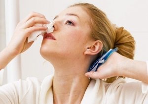 Перша допомога: як зупинити кров з носа!