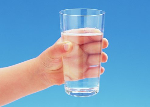 Як правильно пити воду?