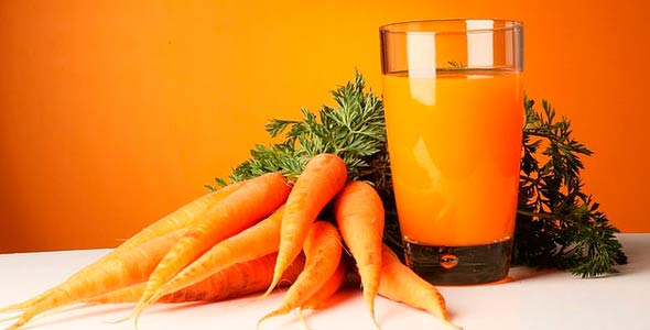 Свіжовичавлений морквяний сік — чим корисний і кому протипоказаний