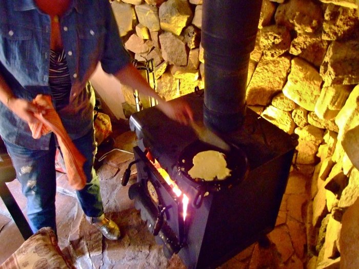 Металева піч тривалого горіння, для опалення деревяного будинку