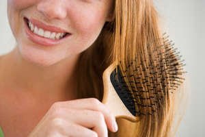 Фарбування волосся — особливості та поради годуючим мамам