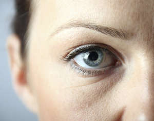 Основні способи позбавлення від мімічних зморшок в області очей