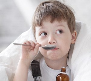 Поради щодо лікування кашлю у дитини «Геделиксом»