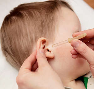 Як лікувати захворювання вуха з допомогою крапель (поради)