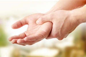 Що таке тремор рук — причини, симптоми і способи лікування