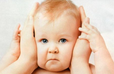 Як чистити вуха дитині?