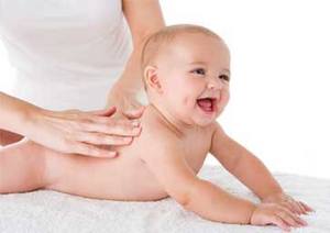 Як робити масаж новонародженому