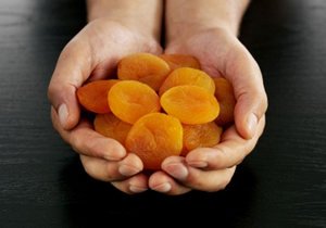 Які корисні властивості у сушених абрикосів?