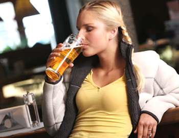 Вживання алкоголю призводить до абдомінальне ожиріння