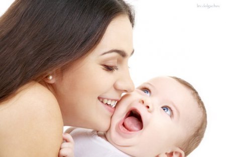 Догляд за новонародженим у перший місяць життя