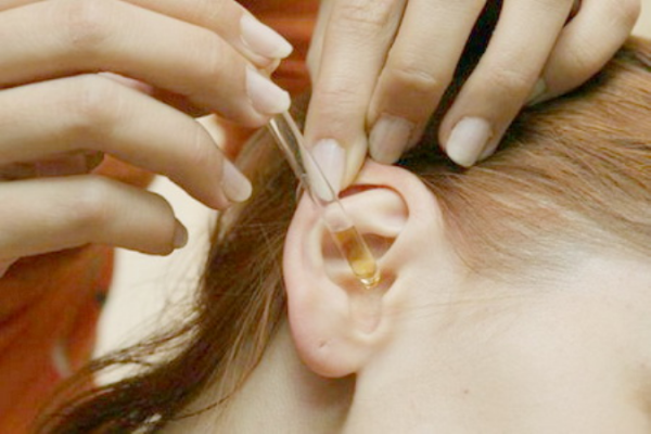 Народні рецепти від болю у вухах