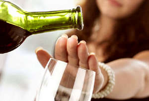 Як допомогти алкоголікам подолати згубну залежність?