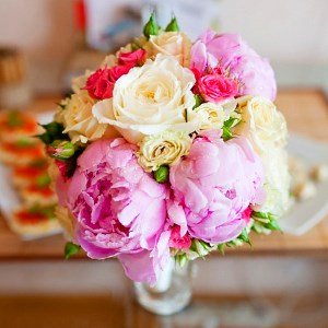 Піоноподібні троянди — ароматне задоволення