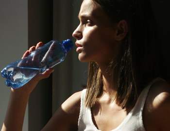 Скільки в день ми повинні пити води?