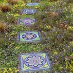 Садові доріжки з мозаїкою: 30 фото