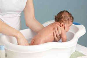 Догляд за новонародженим у перший місяць життя