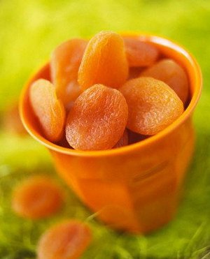 Які корисні властивості у сушених абрикосів?