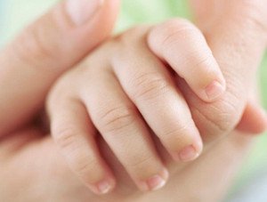 Що означають плями на нігтях у дорослих і дитини?