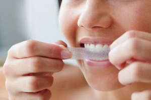 Як можна відбілити зуби в домашніх умовах