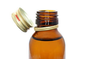 Інструкція по застосуванню вазелінового масла в косметології та медицині