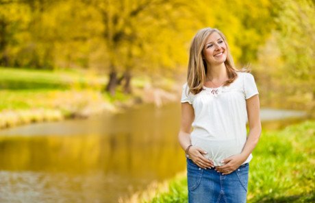 Як уникнути появи прищів під час вагітності: методи боротьби з непроханими гостями на обличчі і на лобі