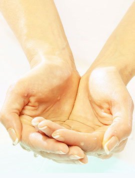 Професійний догляд за сухою шкірою рук в домашніх умовах