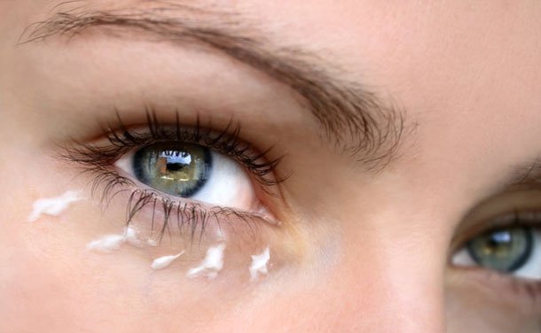 Догляд за шкірою навколо очей: майстер клас для «тонкої» матерії