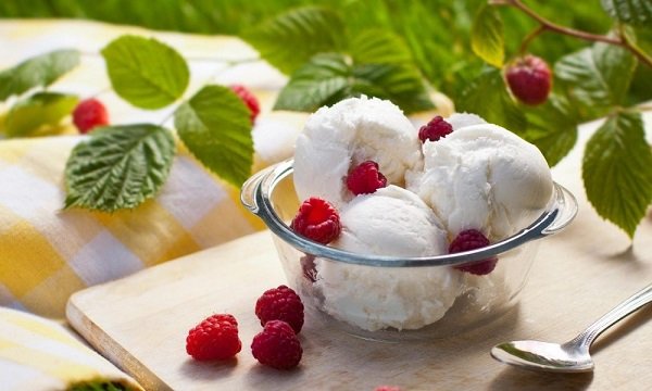 Як приготувати смачне і ніжне вершкове морозиво