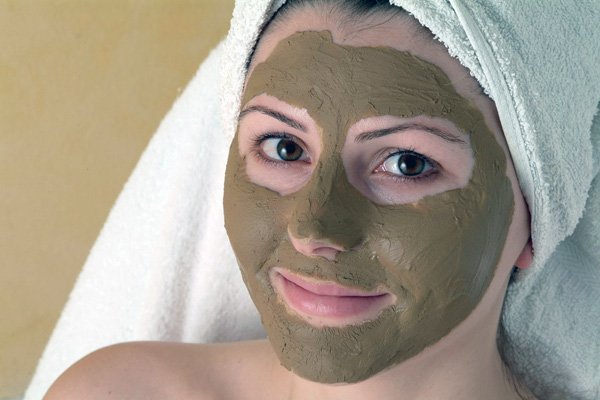 Від чого забруднюється шкіра обличчя?
