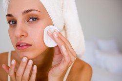 Як правильно потрібно наносити крем на обличчя?