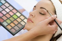 Жіночі брови: як правильно фарбувати самостійно