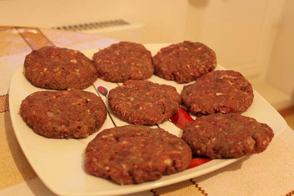 Чізбургер: знаменитий рецепт тепер і на домашні кухні