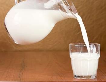 Хочете дізнатися, яке молоко може замінити коровяче молоко