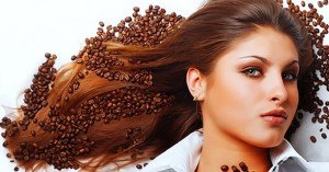 Корисні властивості кави для волосся: тепер його можна не тільки пити