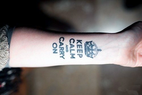 Які татуювання на запясті для дівчат і хлопців варто набити?