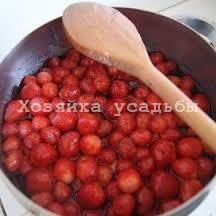 Як варити варення з полуниці швидко і смачно.