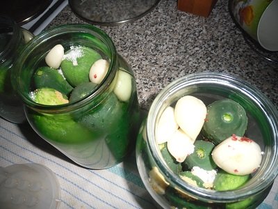 Хрусткі мариновані огірки з гірчицею