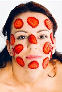 Чим корисно робити маску для обличчя з полуниці?