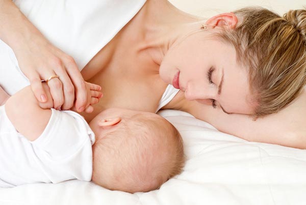 Користь грудного вигодовування для діток та їхніх мам