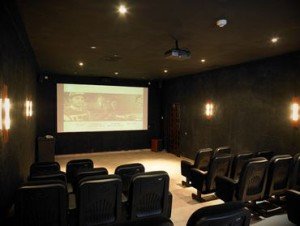 Як відкрити кінотеатр в маленькому місті з нуля | Миникинотеатр як бізнес