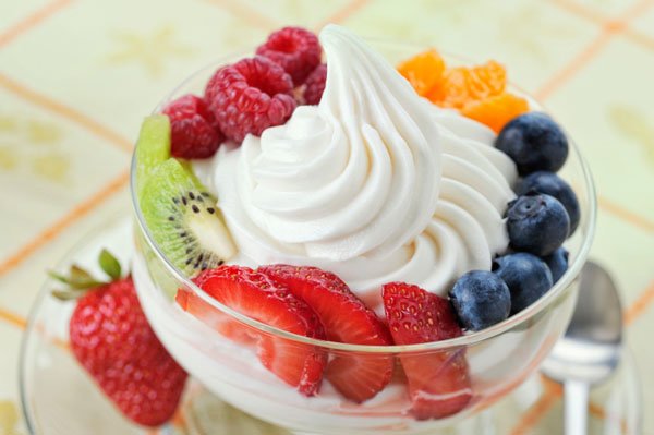 Як приготувати морозиво з йогурту будинку: рецепти, поради