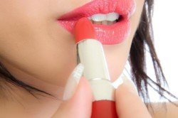 Як зробити макіяж губ