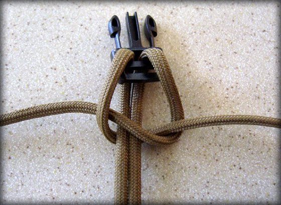 Як зробити браслет з шнурка на пластиковій застібці