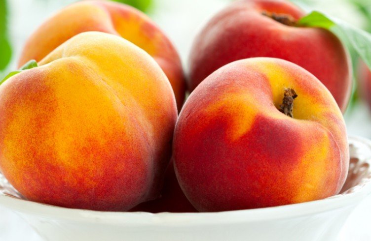 Користь персиків для здоровя та краси, шкоду персиків при вагітності і організму в цілому.