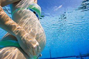 Плавання під час вагітності допоможе зберегти фігуру?