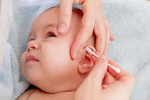 Пробки у вухах у дитини: причини, симптоми, що робити, ускладнення