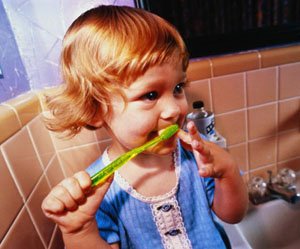Дефекти і хвороби молочних зубів у дітей