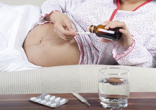 Чим лікувати застуду під час вагітності: медикаментозні і народні методи