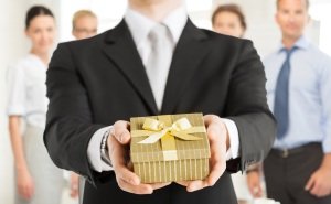 Подарунок на день народження начальнику: ідеї, поради та сюрпризи