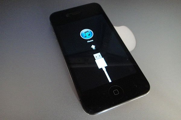 Як відновити iPhone через iTunes? Прості правила на шляху до успіху